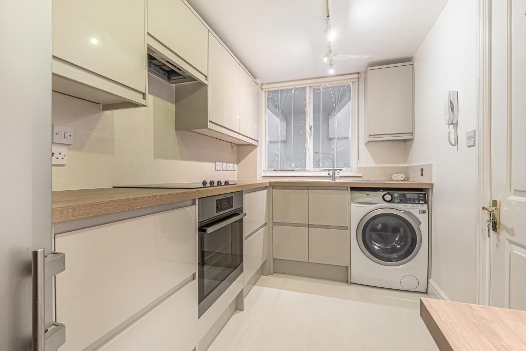Property photo 2 of 10 Kitchen