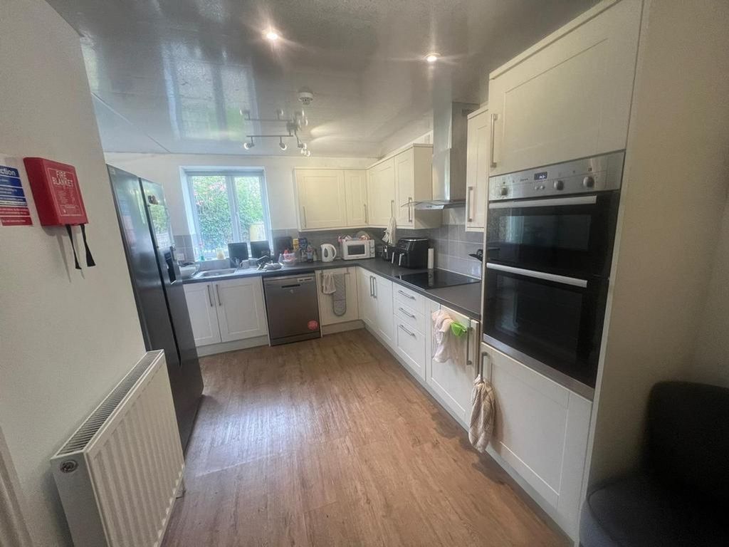 Property photo 1 of 15 A Spacious And Modern Kitchen With Ample Natural l...