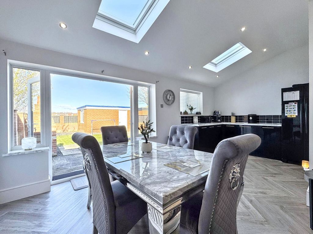 Property photo 2 of 28