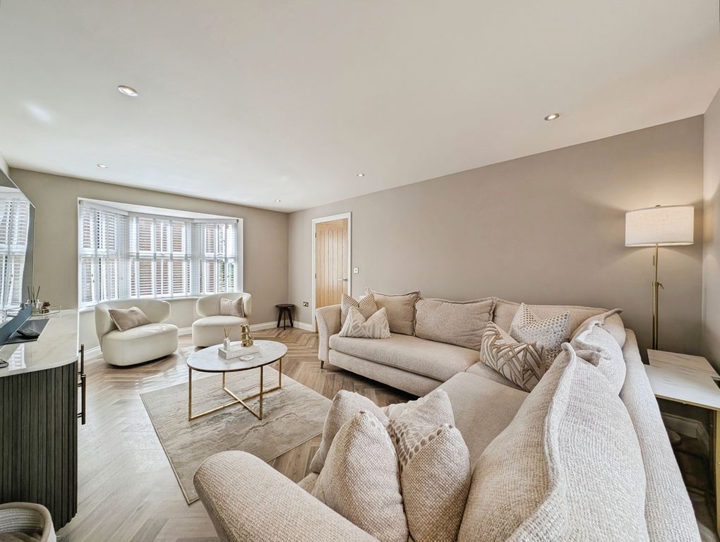 Property photo 3 of 19 Pbox-Img.Jpg