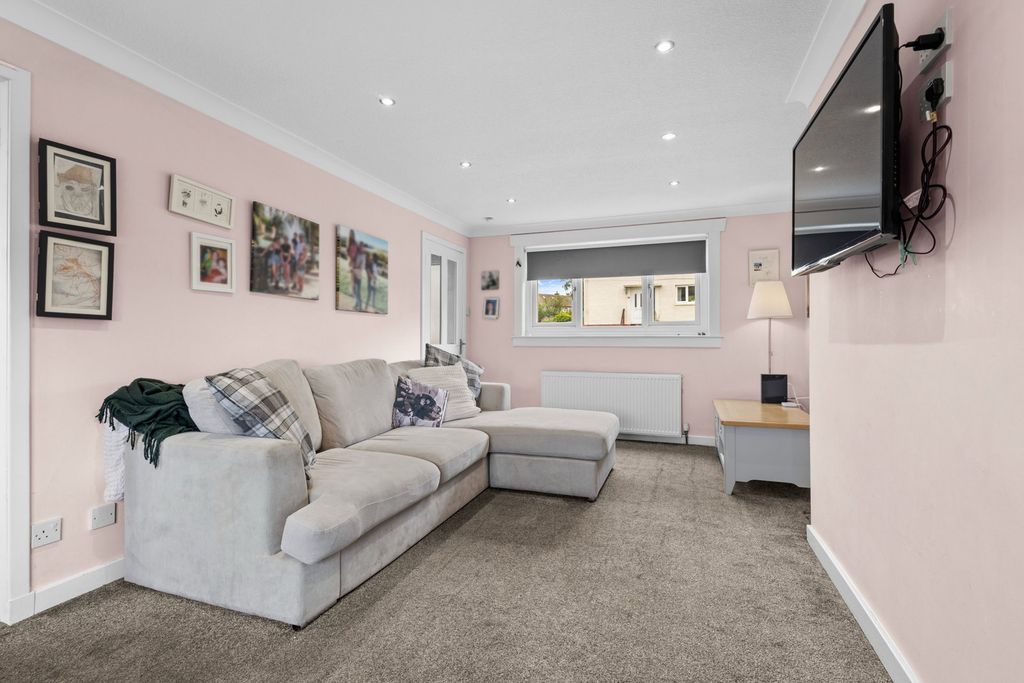 Property photo 3 of 43