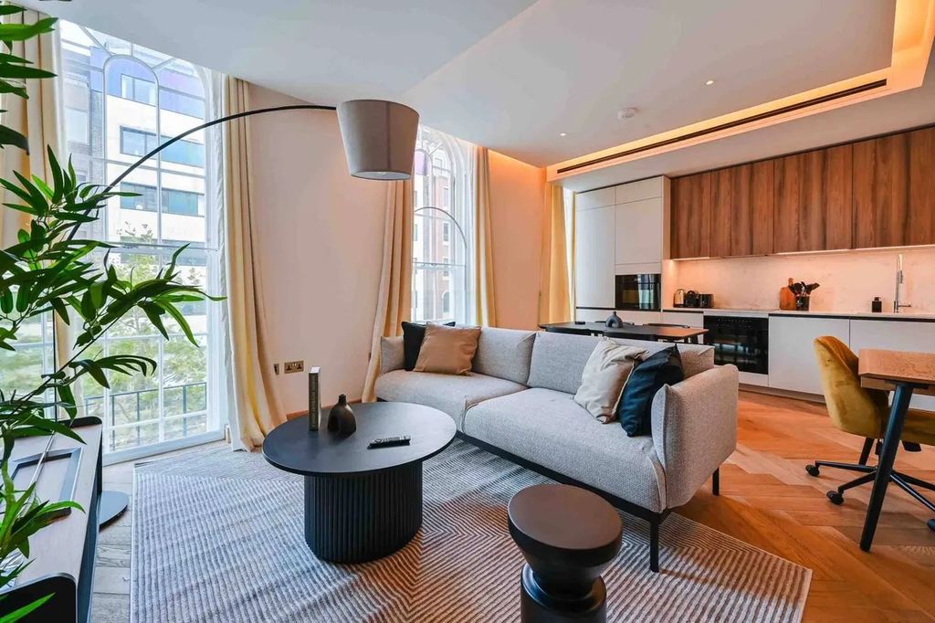 Property photo 1 of 7 Photo 6