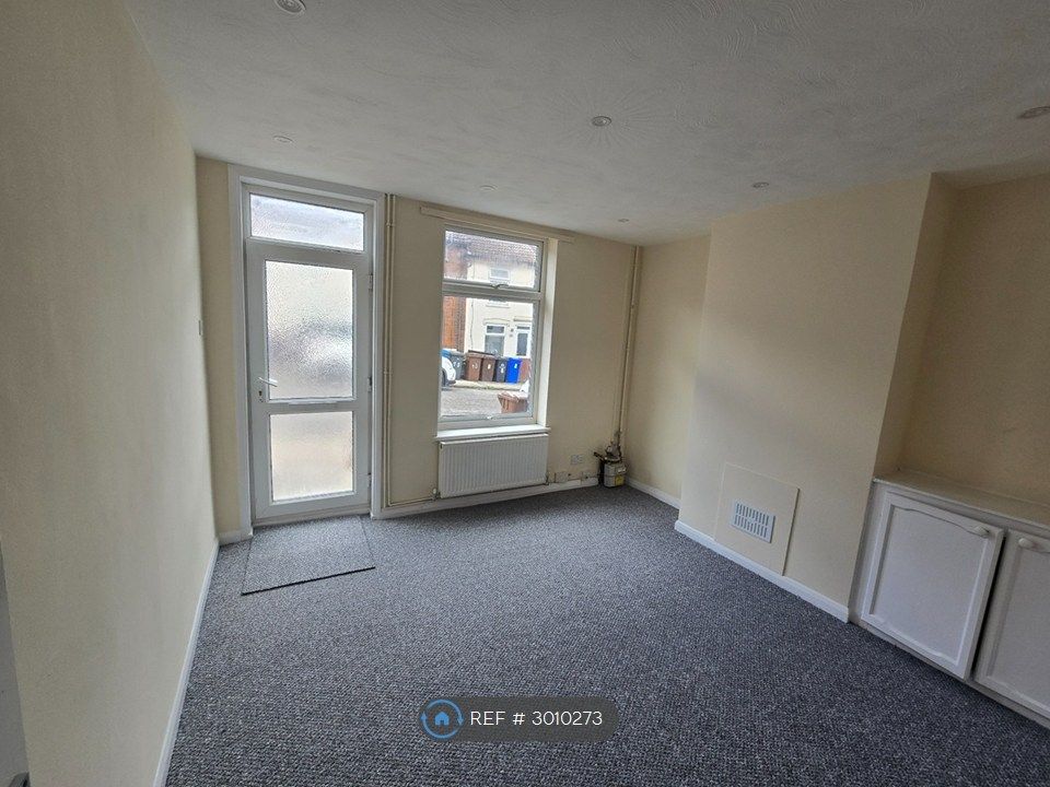 Property photo 2 of 16 Lounge