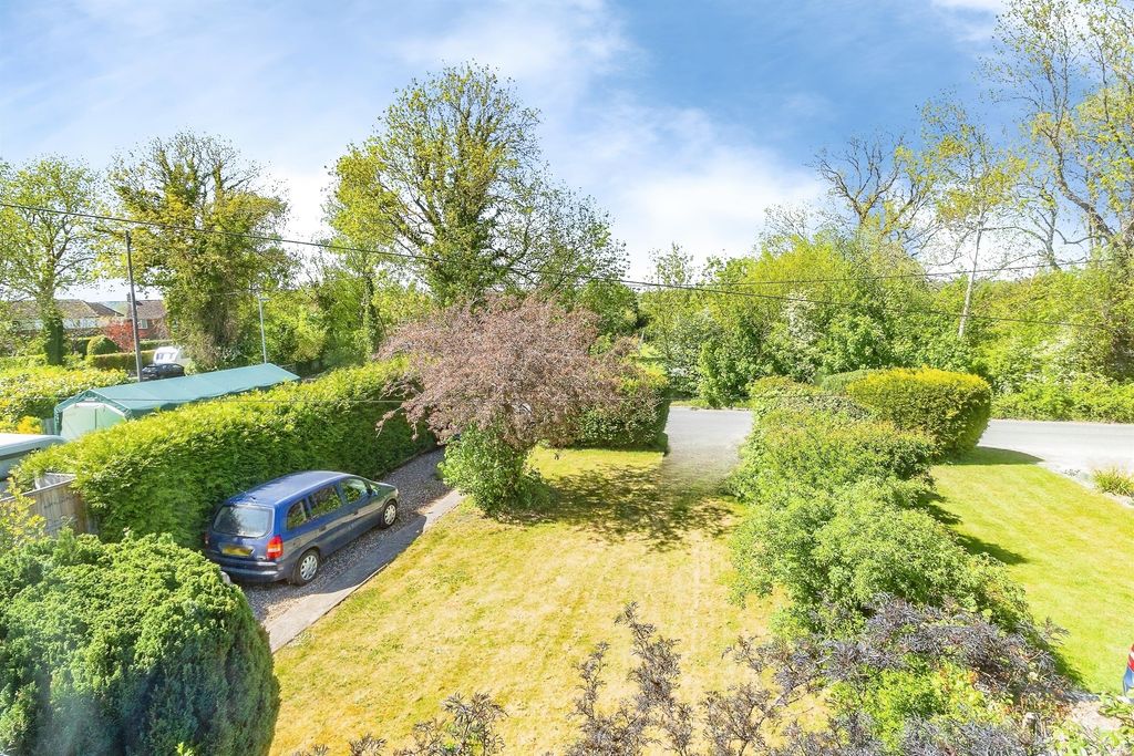 Property photo 2 of 28