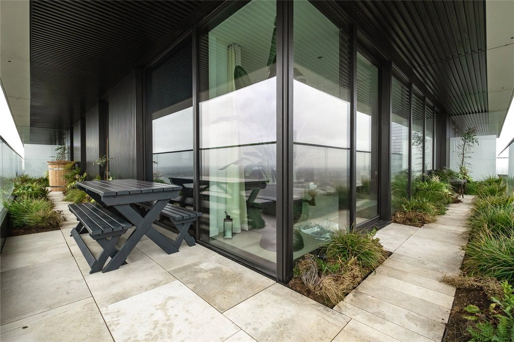 Property photo 3 of 32 Picture No. 14