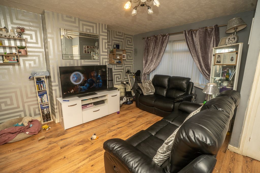 Property photo 2 of 25