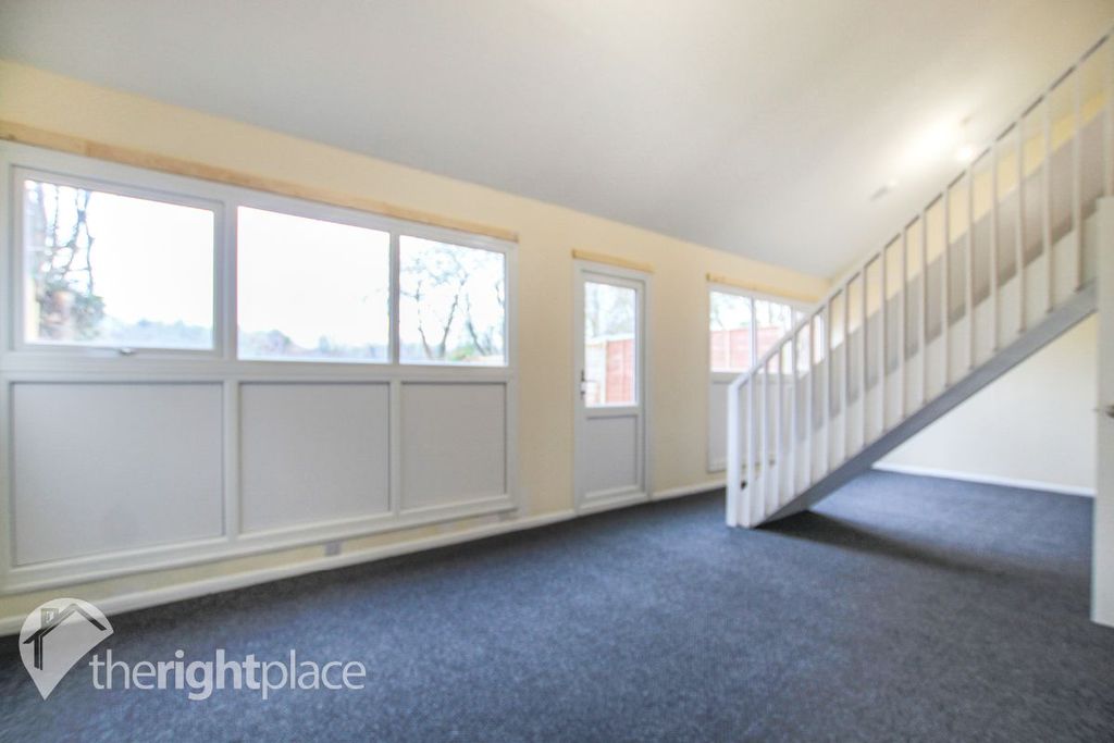 Property photo 3 of 10 Lounge