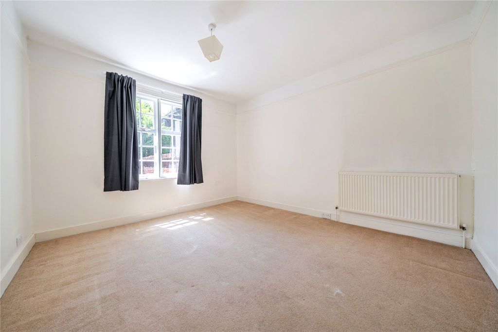 Additional image 10 of 2 bed flat for saleHaslemere, Surrey GU27