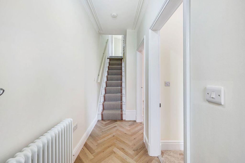 Property photo 3 of 32