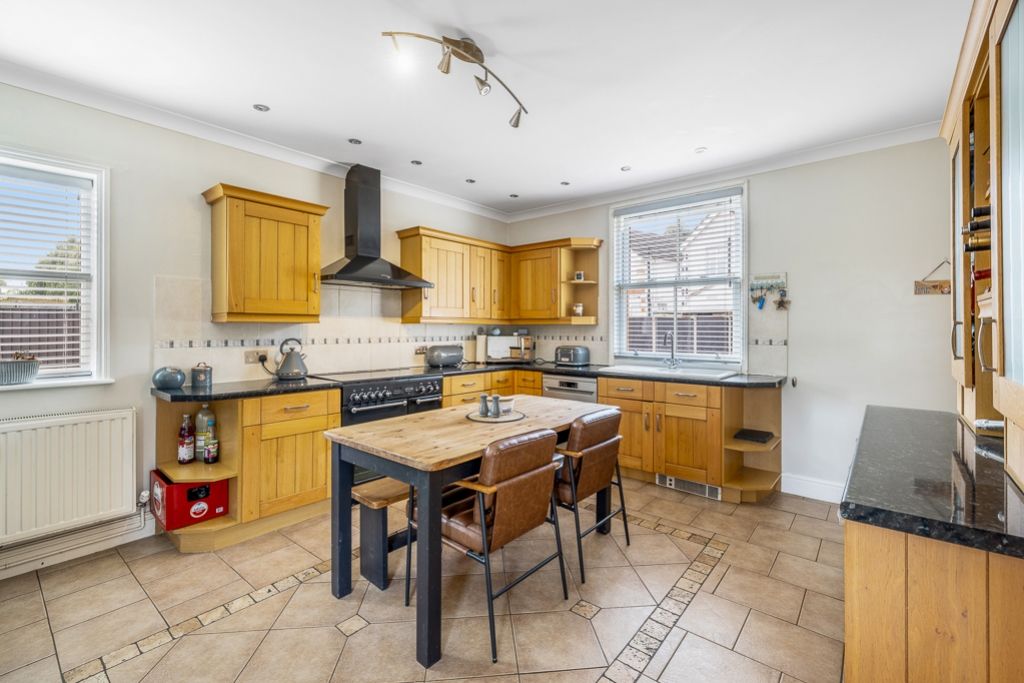 Property photo 3 of 25 180 London Road (Wyberton)-19