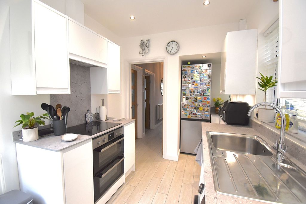 Property photo 1 of 28