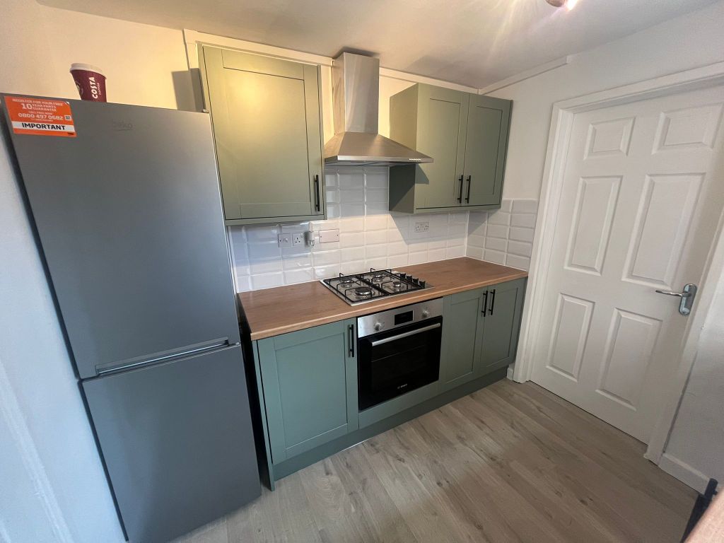 Property photo 2 of 10 Kitchen