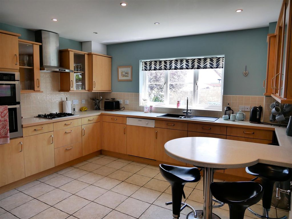 Property photo 2 of 26 Kitchen/ Breakfast