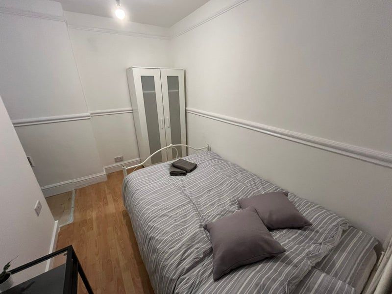 Property photo 2 of 11 Room 1- £720 Available 01/12/2026