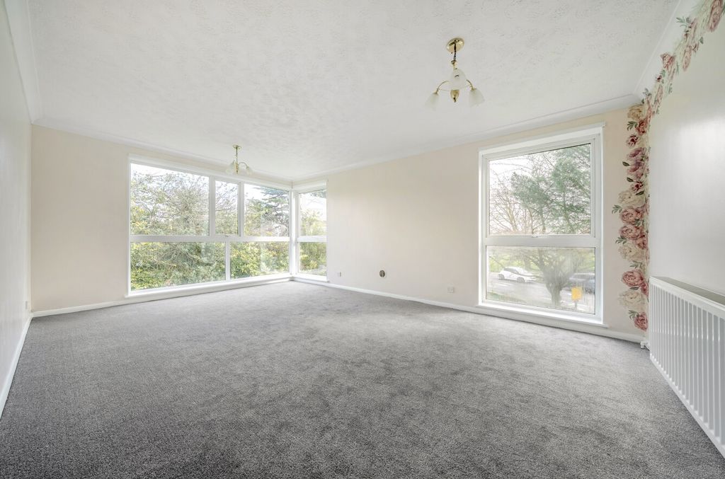 Property photo 2 of 12 Lounge6