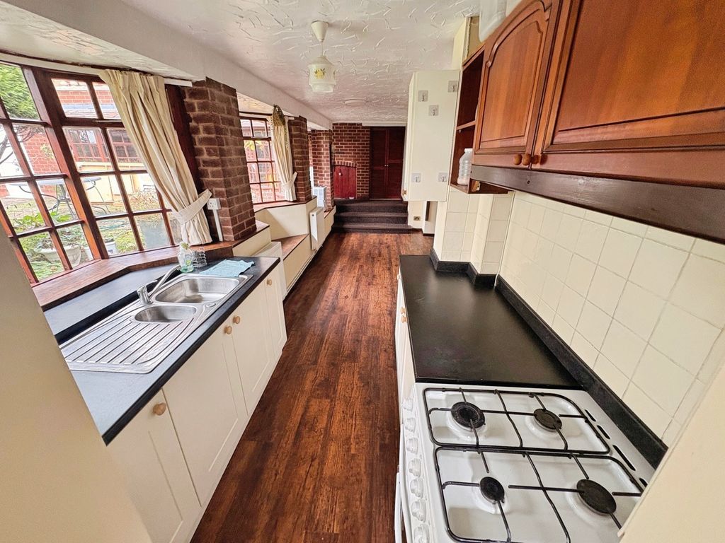 Property photo 3 of 8 Living Room/Kitchen