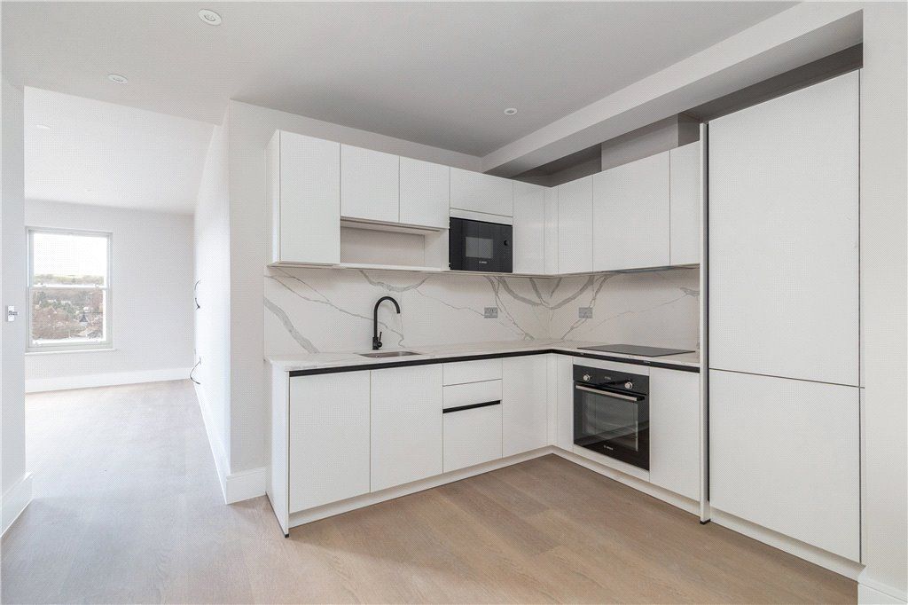 Property photo 2 of 11 Kitchen