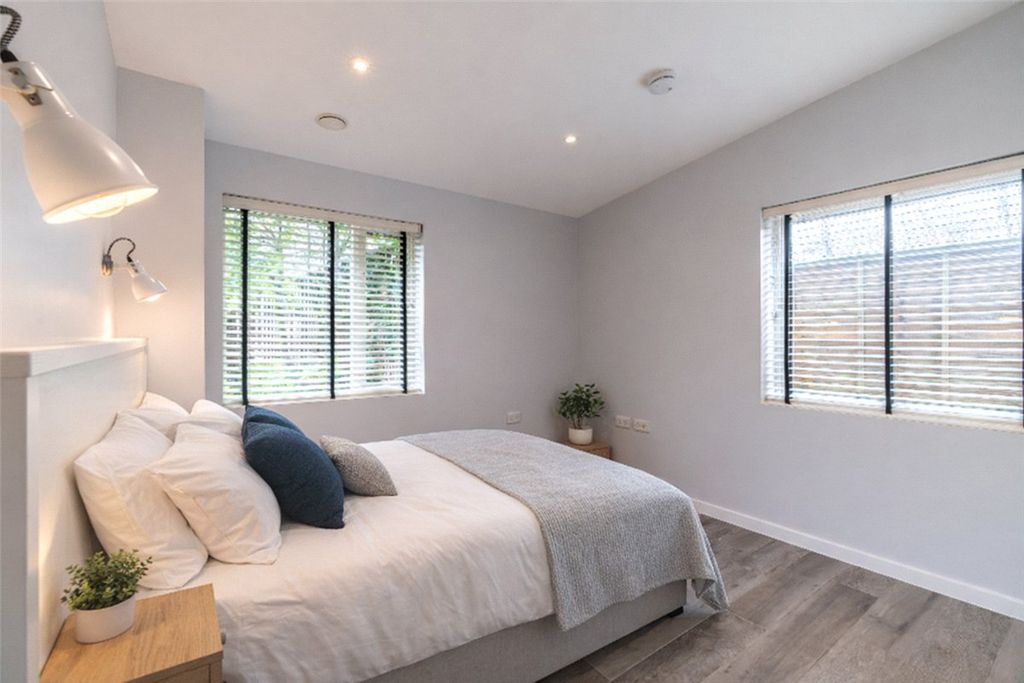 Property photo 2 of 7 Cgi Furniture