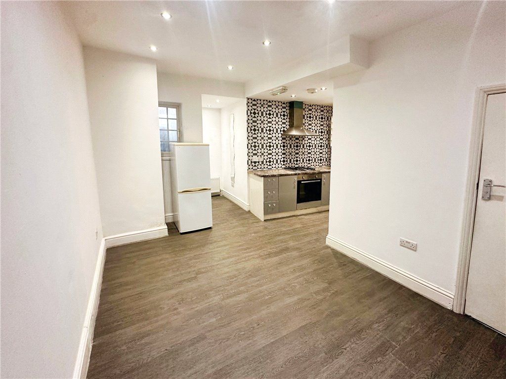 Property photo 1 of 6 Reception/Kitchen