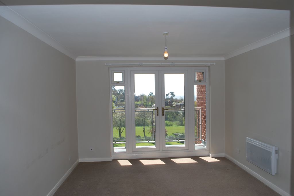 Property photo 2 of 6 Lounge