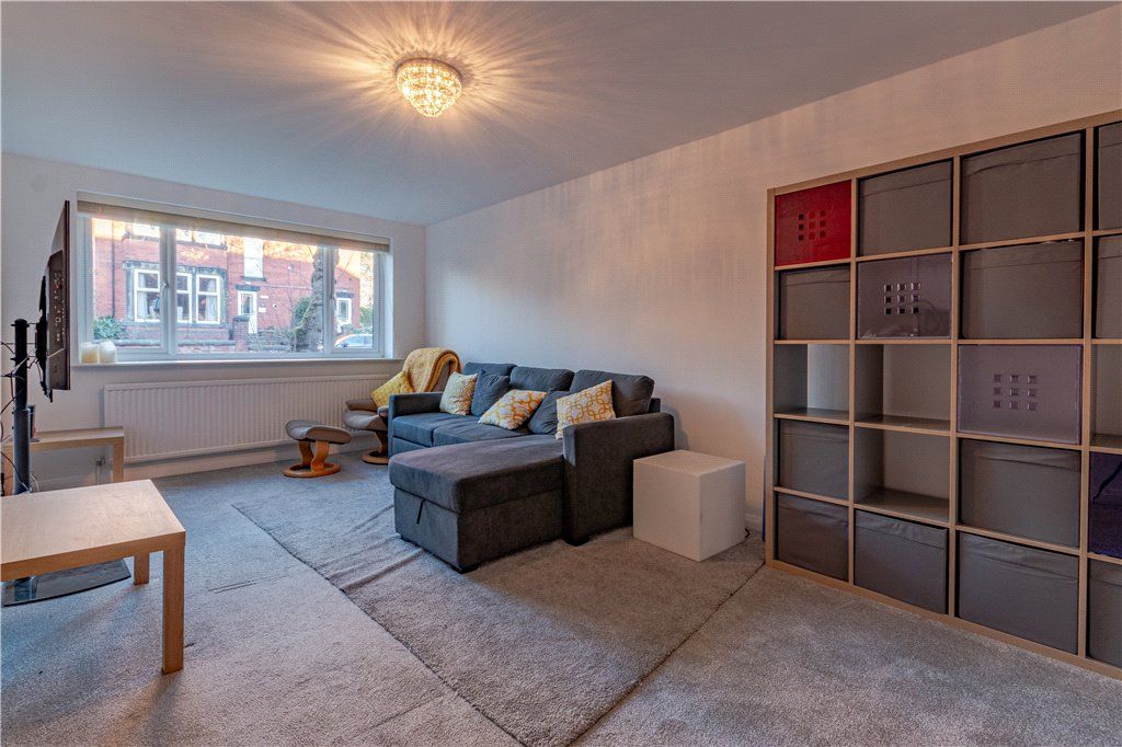 Property photo 3 of 11 Lounge