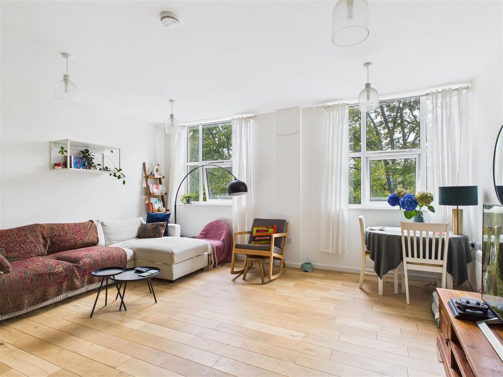 Property photo 1 of 7 Cam04419G0-Pr0037-Still015.Jpg