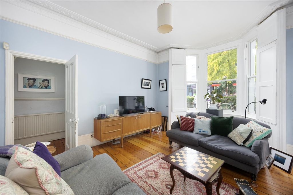 Property photo 2 of 12 Hammersmith Grove