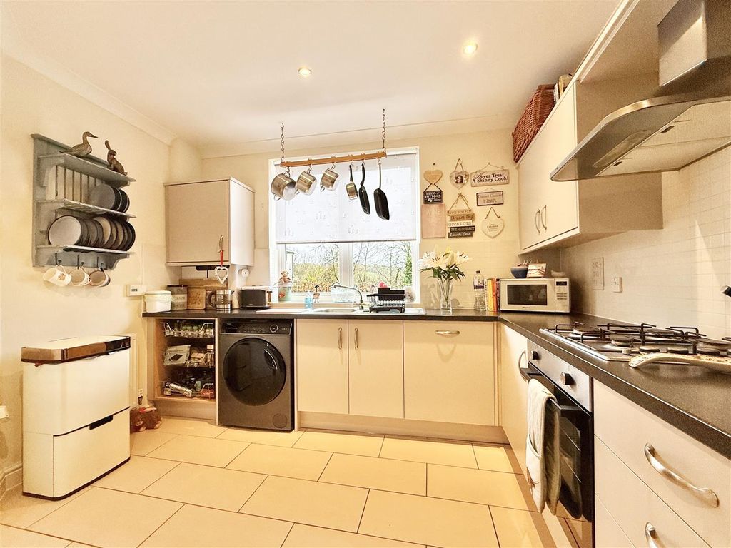 Property photo 3 of 17 Kitchen.Jpg