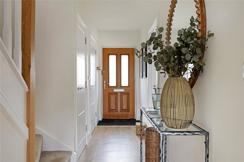 Property photo 3 of 10 Show Home