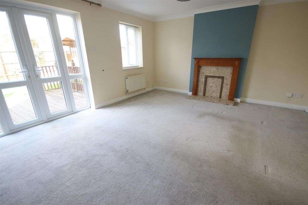 Property photo 3 of 14 Sitting/Dining Room