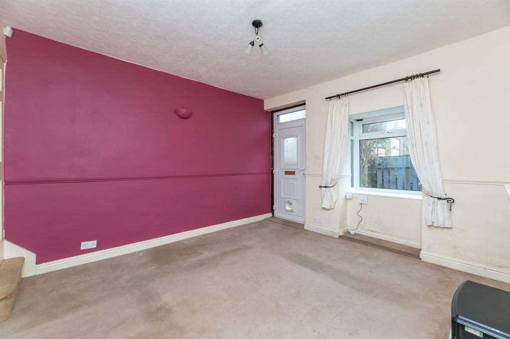 Property photo 2 of 24 Sitting Room