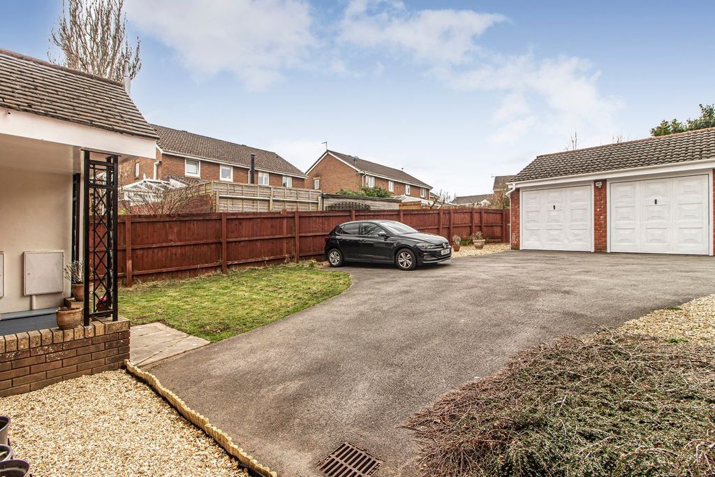 Property photo 3 of 34