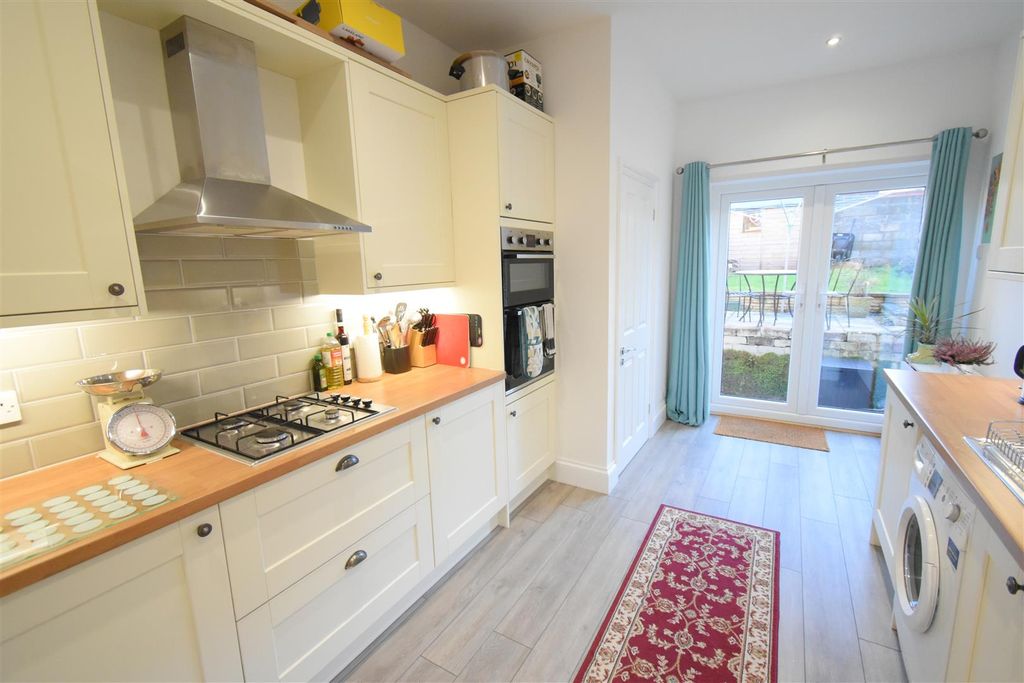 Property photo 2 of 24 Kitchen/Breakfast Room