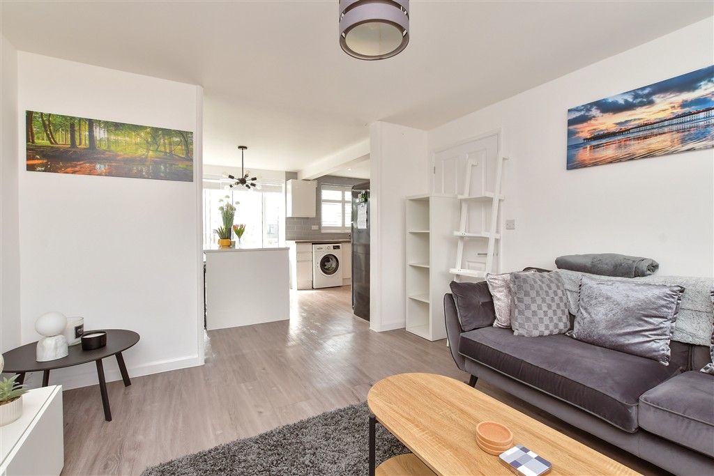 Property photo 2 of 13 Lounge