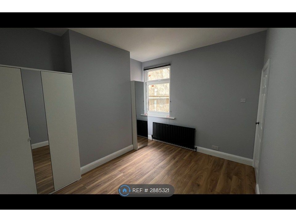 Property photo 3 of 11 Bedroom 2