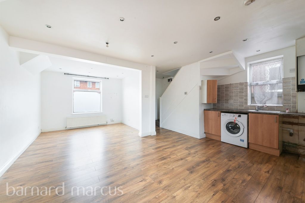 Property photo 3 of 8