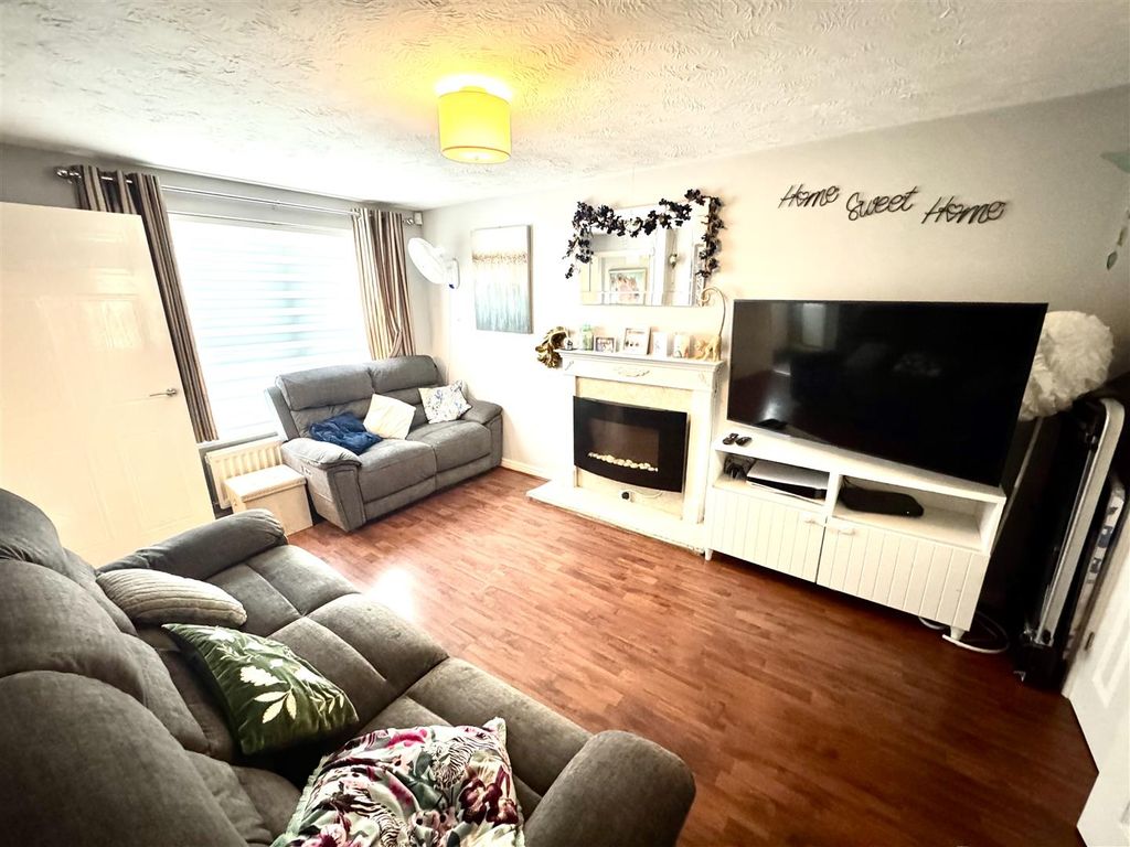 Property photo 2 of 14 Lounge