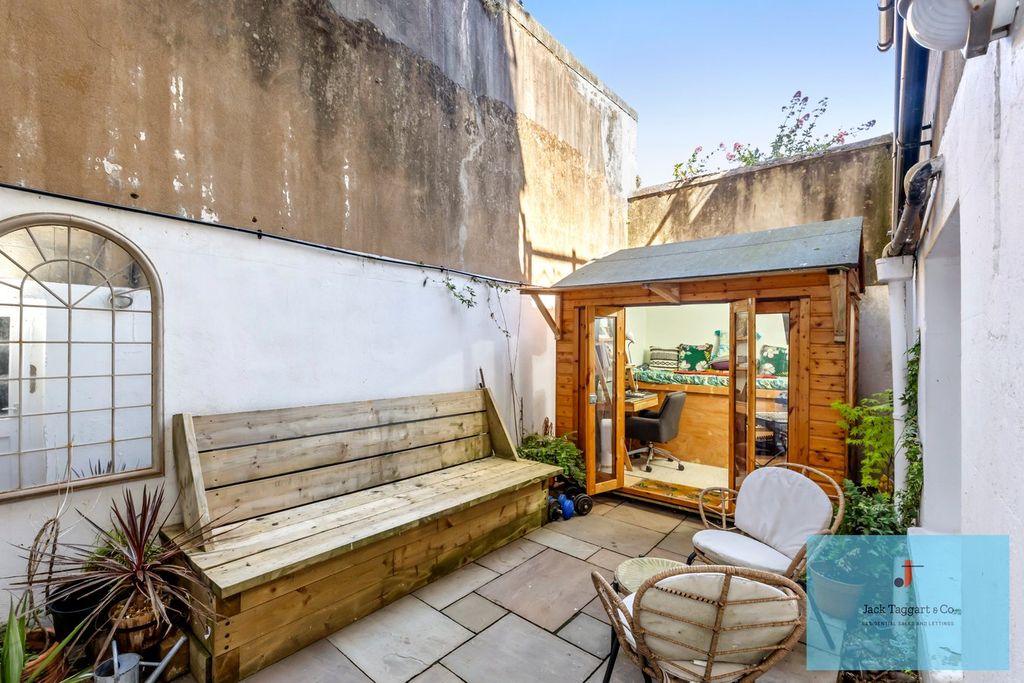 Property photo 3 of 22