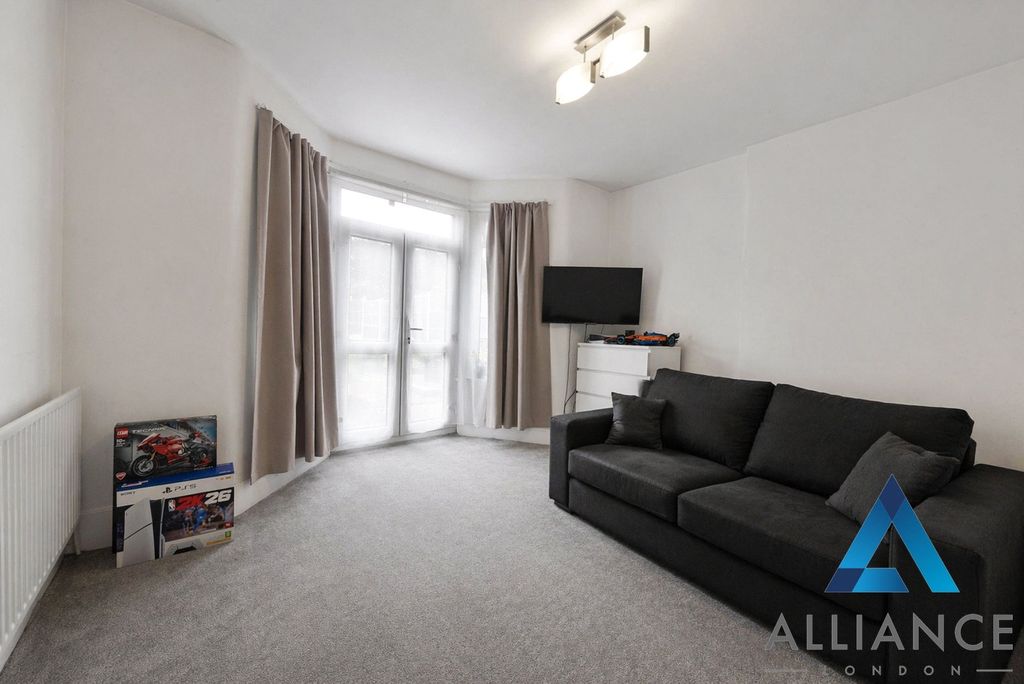 Property photo 2 of 12 Picture No. 13