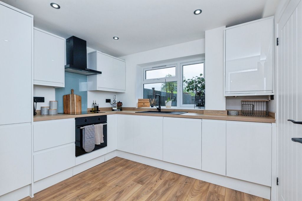 Property photo 2 of 18 Pbox-Img.Jpg