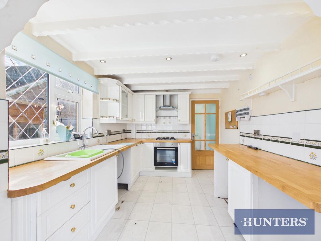 Property photo 3 of 18 Kitchen