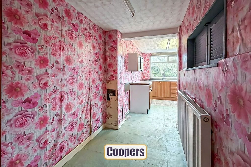 Property photo 3 of 11 Kitchen