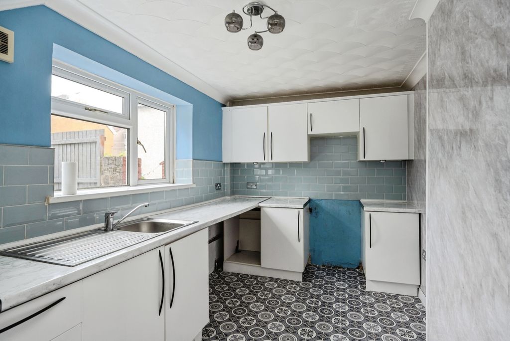 Property photo 3 of 18 Pbox-Img.Jpg