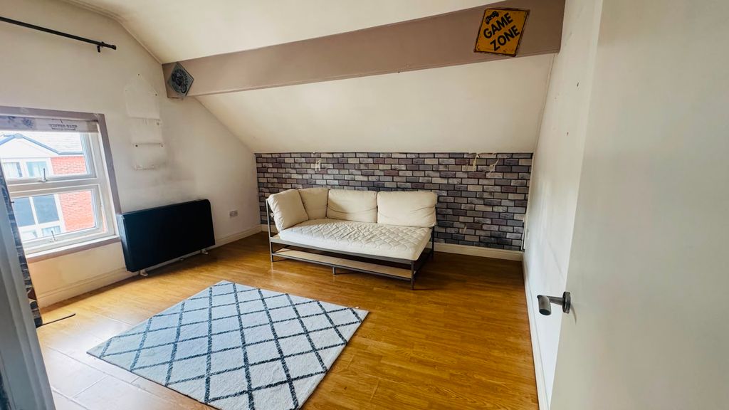 Property photo 1 of 7 Living Room