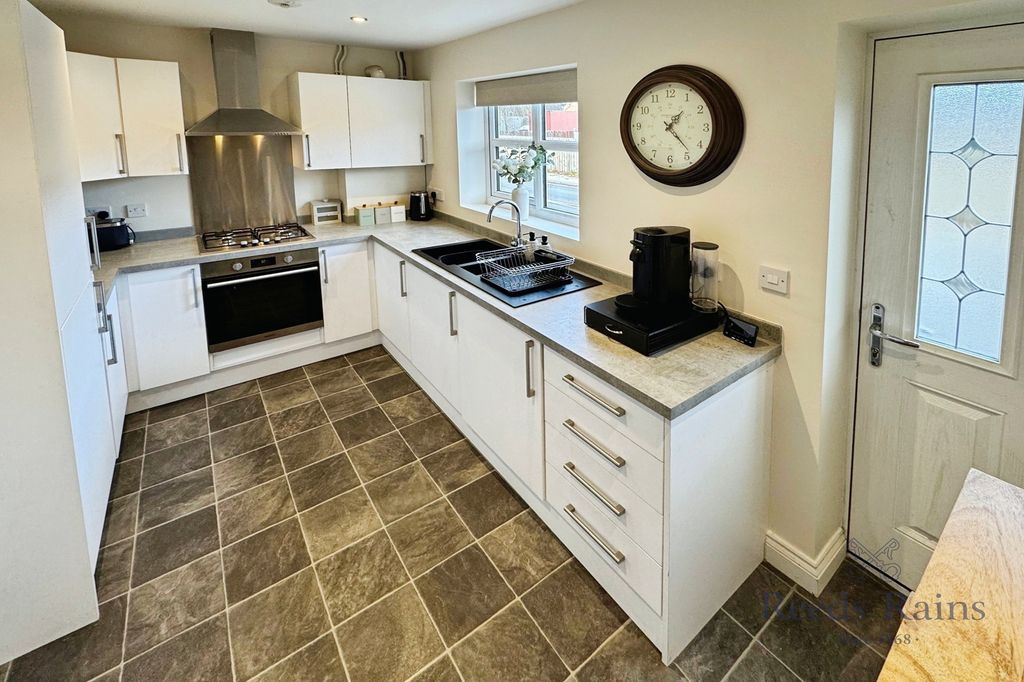 Property photo 2 of 17 Kitchen