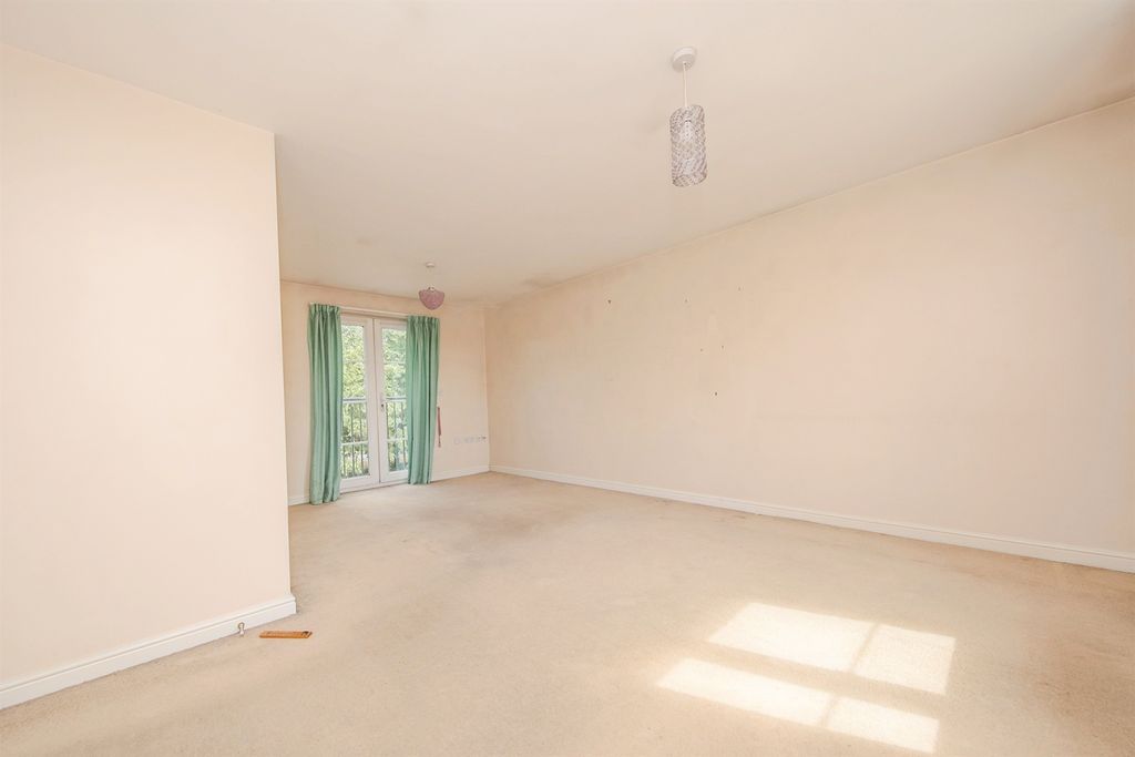 Property photo 3 of 11