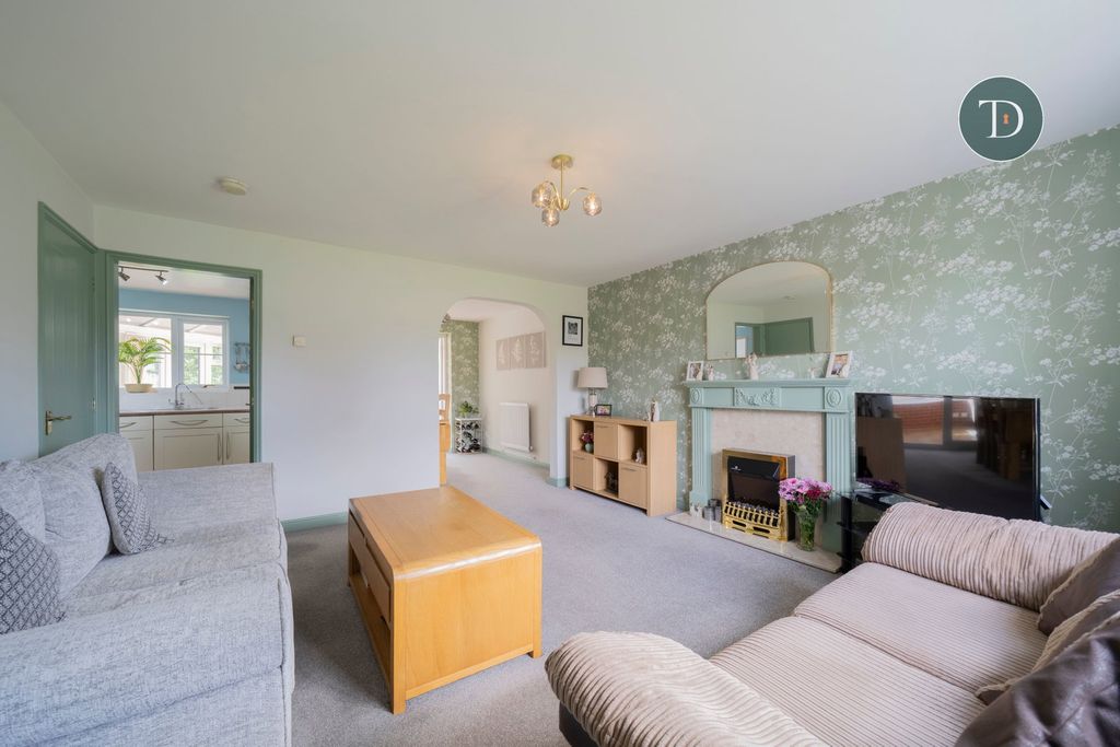 Property photo 2 of 32