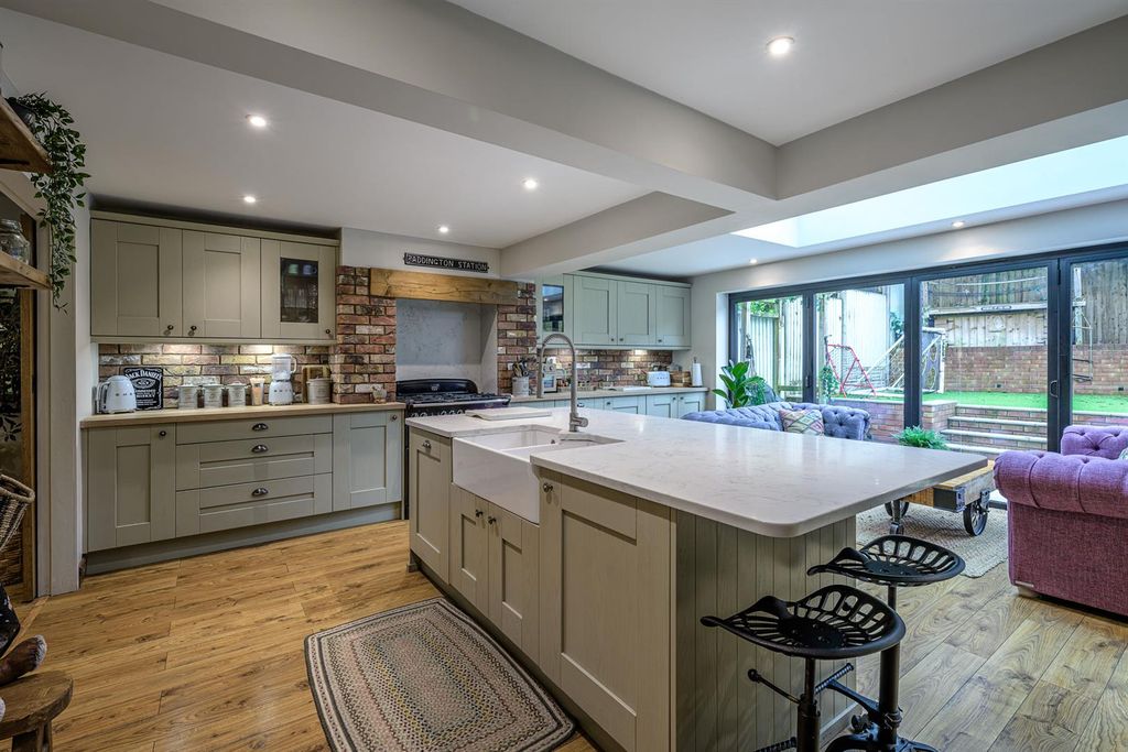 Property photo 2 of 35