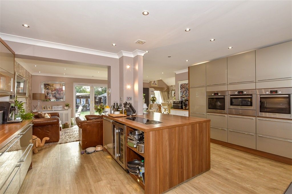 Property photo 2 of 18 Kitchen