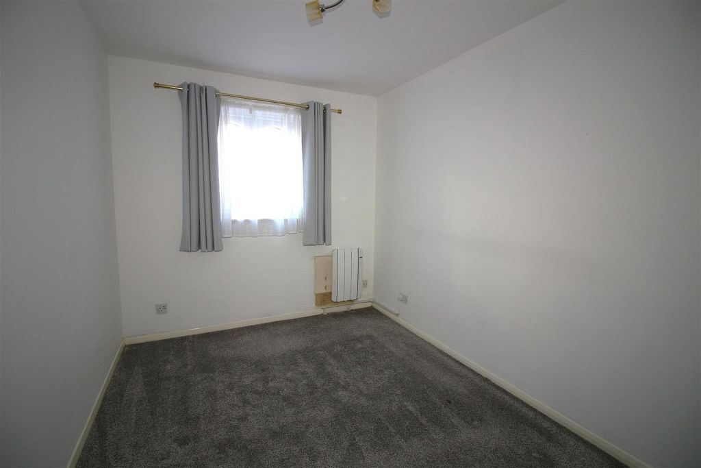 Property photo 3 of 11 Bedroom